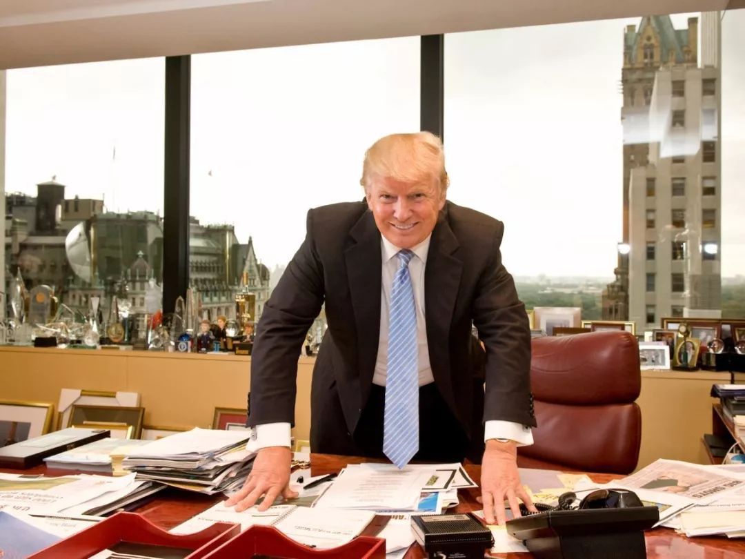 网友批川普总统办公桌过空，看看历任总统办公桌是何样 